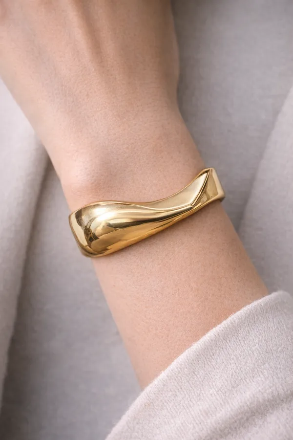 Gold_Stainless_Steel_Sculpted_Wave_Statement_Bangle_For_Women