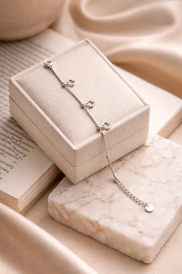 Silver_Stainless_Steel_Clover_Motif_Chain_Bracelet_For_Women