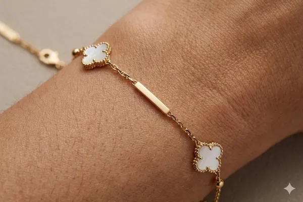 Gold_Stainless_Steel_Ivory_Clover_Charm_Chain_Bracelet_For_Women