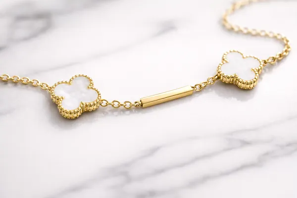 Gold_Stainless_Steel_Ivory_Clover_Charm_Chain_Bracelet_For_Women