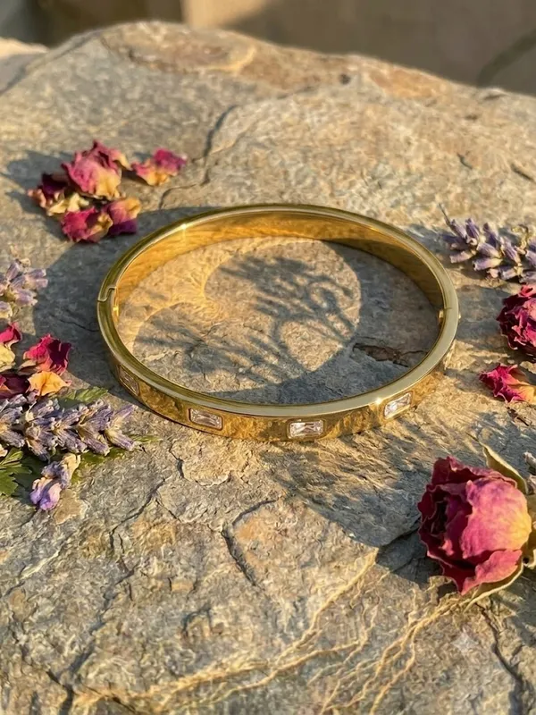 Gold_Stainless_Steel_Baguette_Crystal_Bangle_Bracelet_For_Women