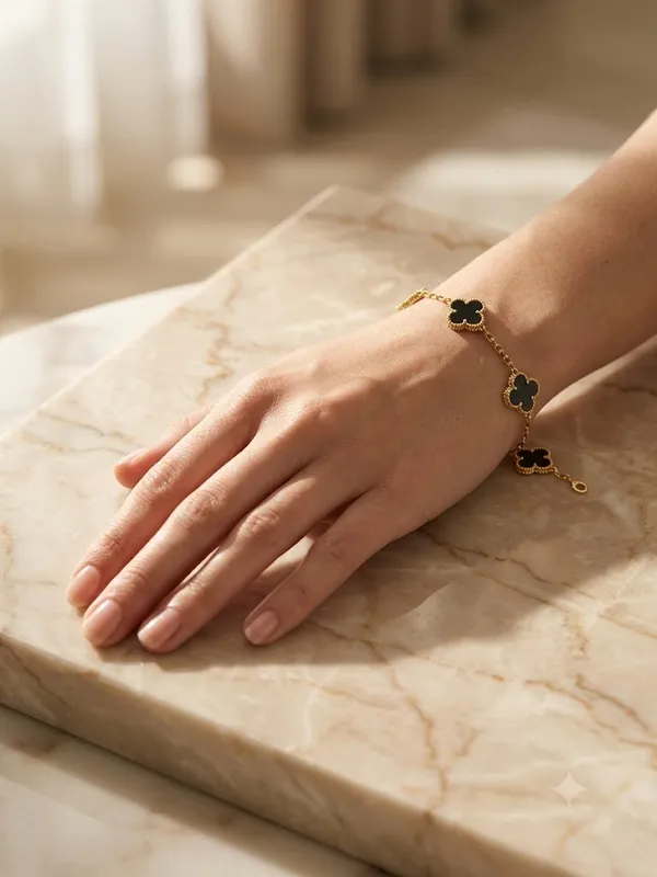 Gold_Stainless_Steel_Black_Clover_Charm_Chain_Bracelet_For_Women