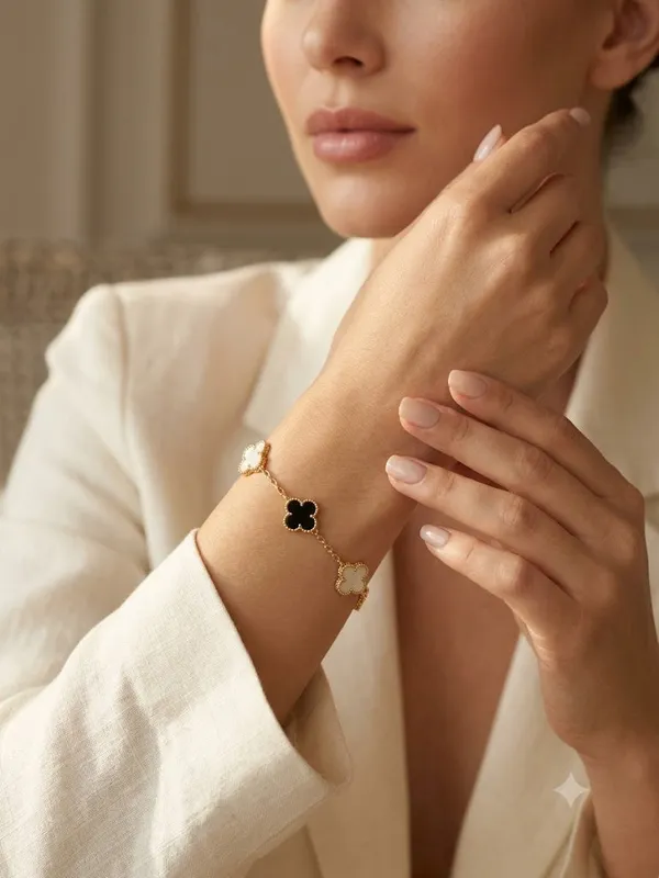Gold_Stainless_Steel_Black_White_Clover_Charm_Bracelet_For_Women