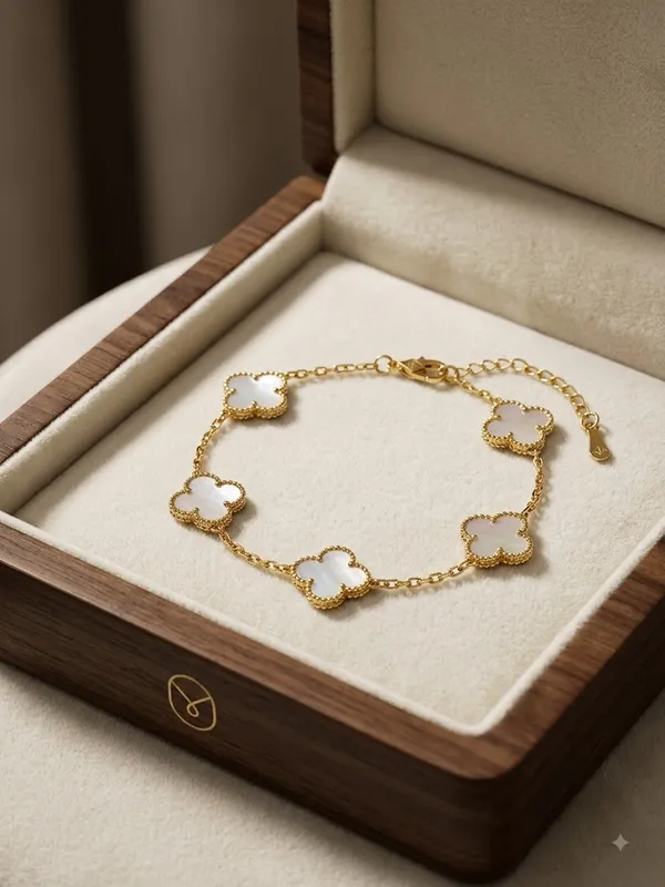 Gold_Stainless_Steel_Clover_Motif_Chain_Bracelet_For_Women
