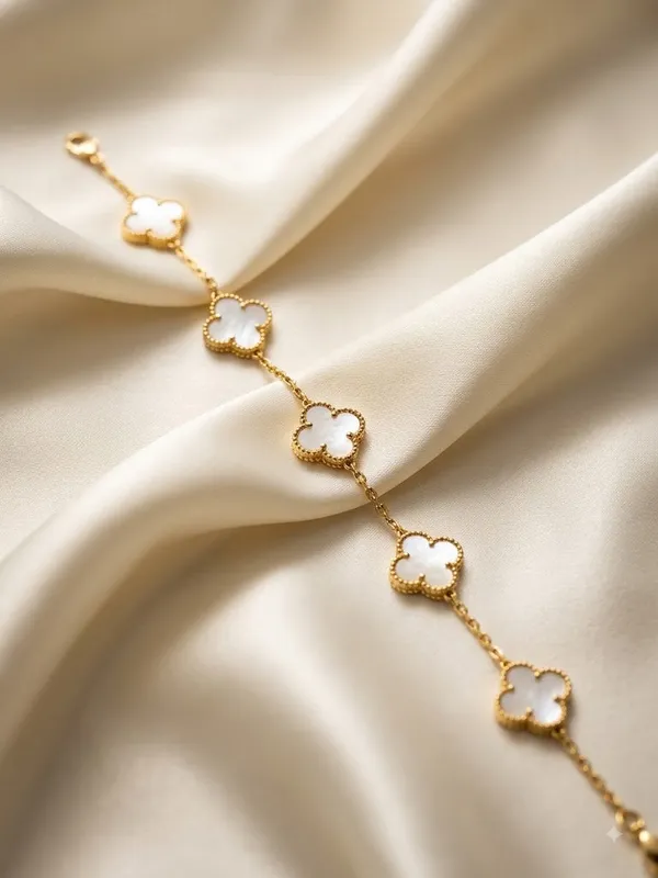 Gold_Stainless_Steel_Clover_Motif_Chain_Bracelet_For_Women