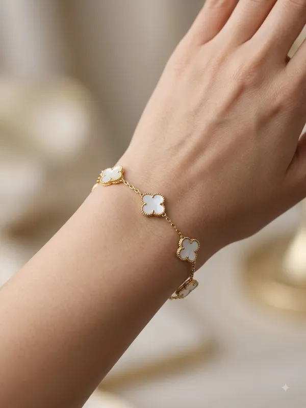 Gold_Stainless_Steel_Clover_Motif_Chain_Bracelet_For_Women