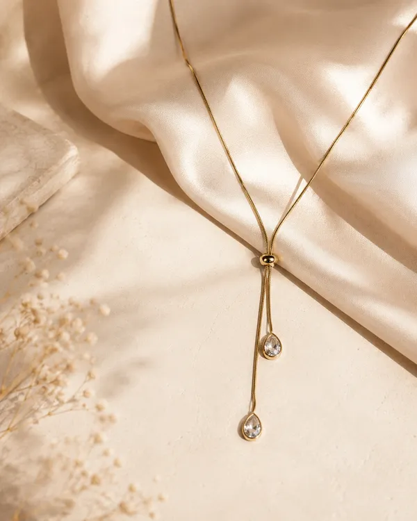Gold_Lariat_Necklace_with_Teardrop_Charms