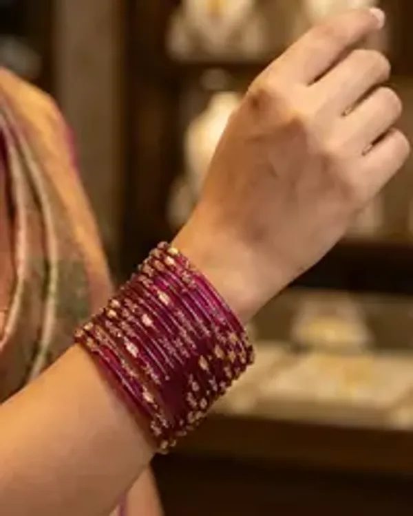 Premium_Designer_Maroon_Glass_Bangles_Set_For_Women_Traditional_Gold_Leaf_Design_Glass_Chooda_Bridal_Wedding_Festive_Ethnic_Wear