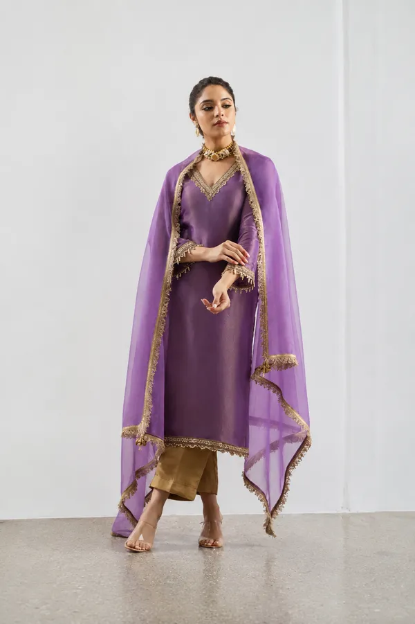 Aarohi_Purple_Embroidered_Kurta_Set