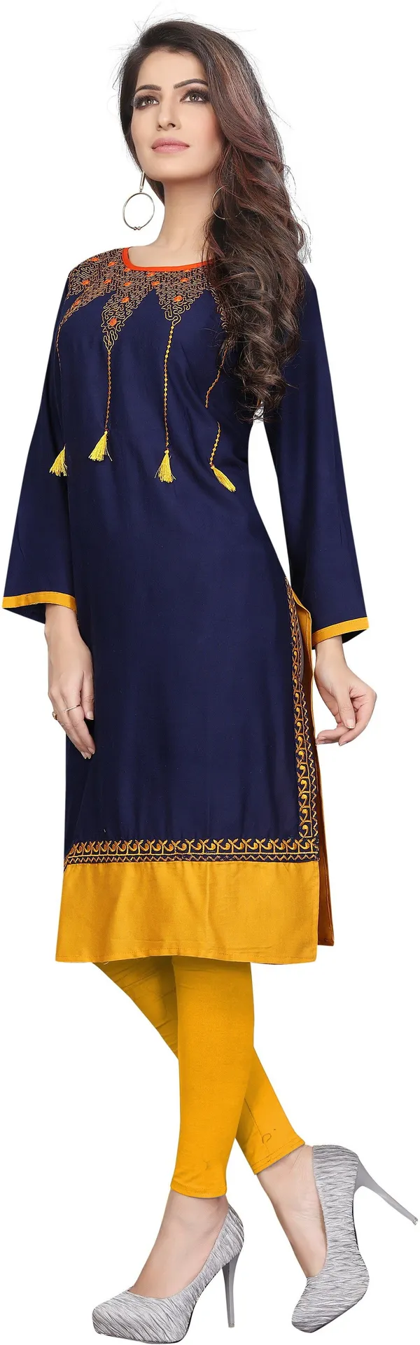 Saarah_Women_Embroidered_Straight_Kurta