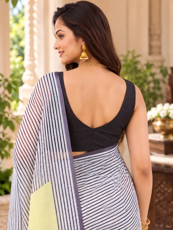Saarah_Pure_Linen_Saree