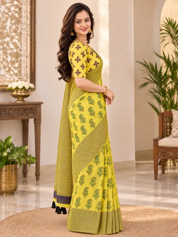 Saarah_Pure_Linen_Saree