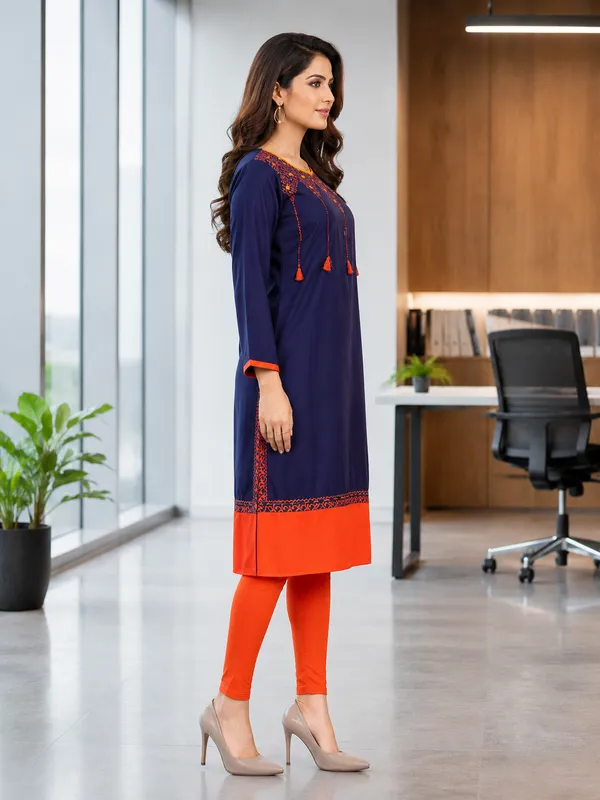 Women_Embroidered_Straight_Kurta