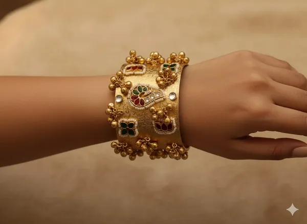 Mohini_Handcuff