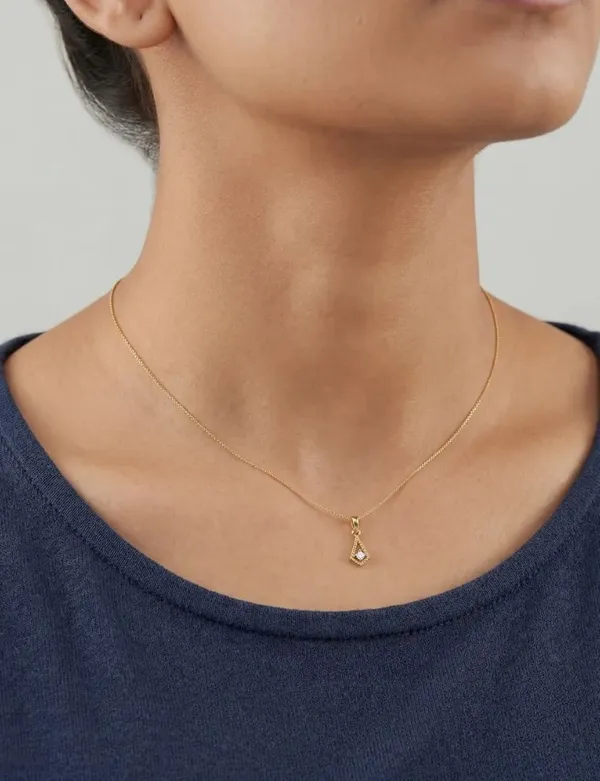 Gold_Tone_Pendant_Necklace_for_Women