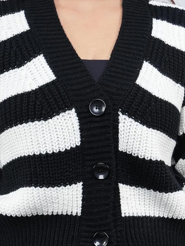 Women_V_Neck_Knitted_Sweater