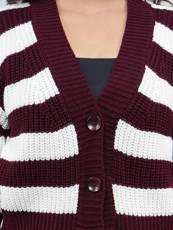 Knitted_V_Neck_Cardigan_For_Women