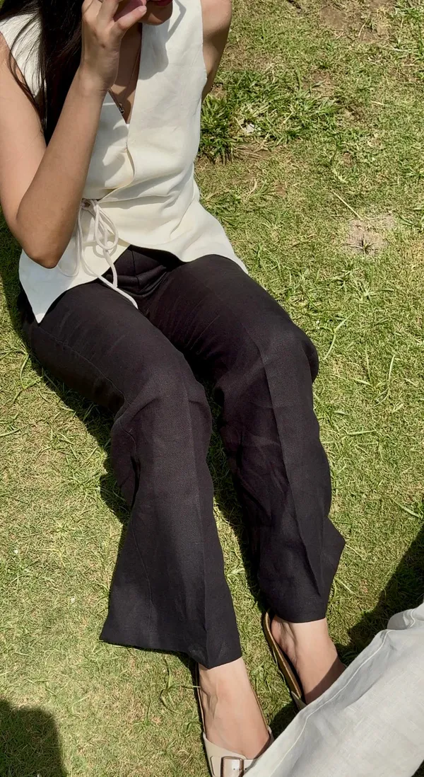 Black_Pure_Linen_Straight_Fit_Pants_For_Women