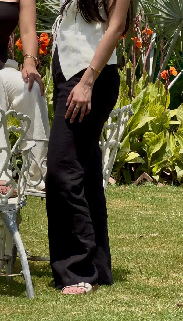 Black_Pure_Linen_Straight_Fit_Pants_For_Women
