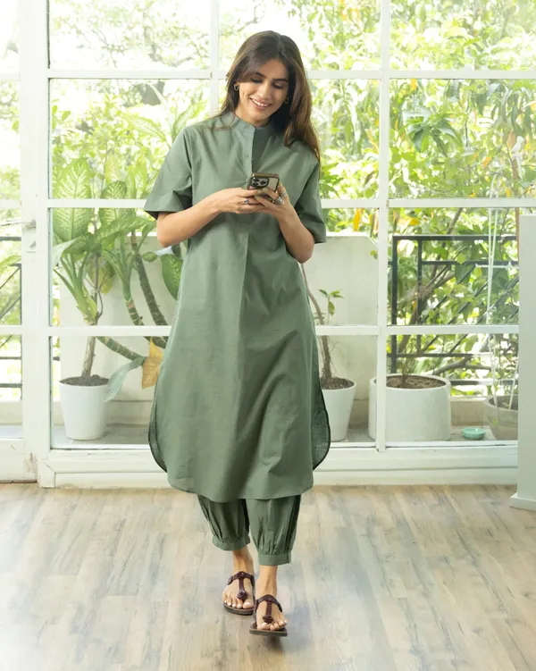 Green_Solid_Straight_Kurta_Set_for_Women
