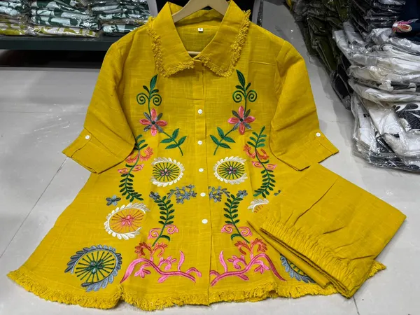 Yellow_Textured_Embroidered_Kurta_Pant_Set_for_Women