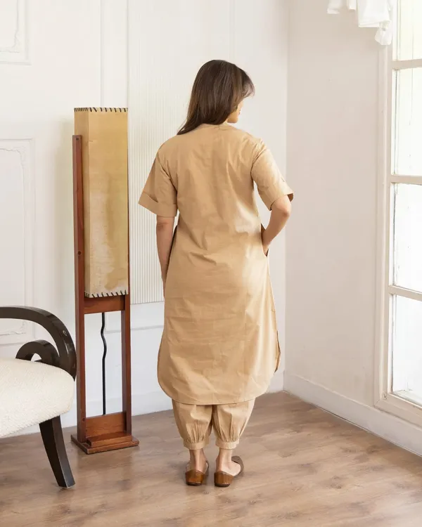 Beige_Straight_Fit_Kurta_Set_for_Women