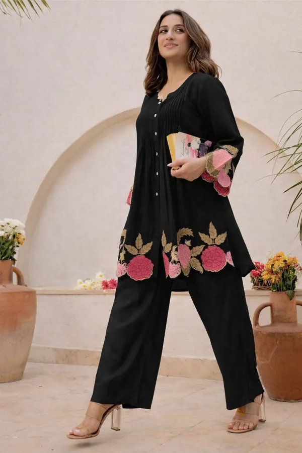 Black_Floral_Embroidered_Kurti_For_Women