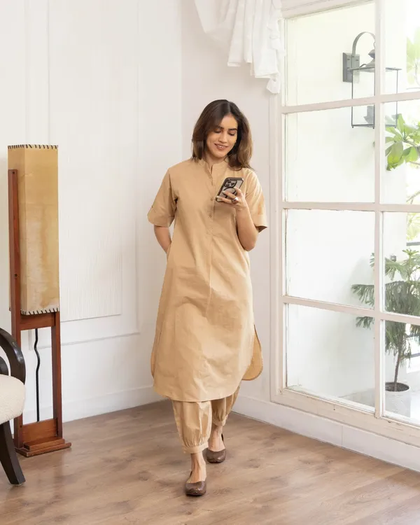 Beige_Straight_Fit_Kurta_Set_for_Women