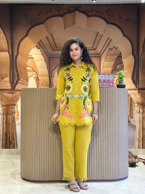 Yellow_Textured_Embroidered_Kurta_Pant_Set_for_Women