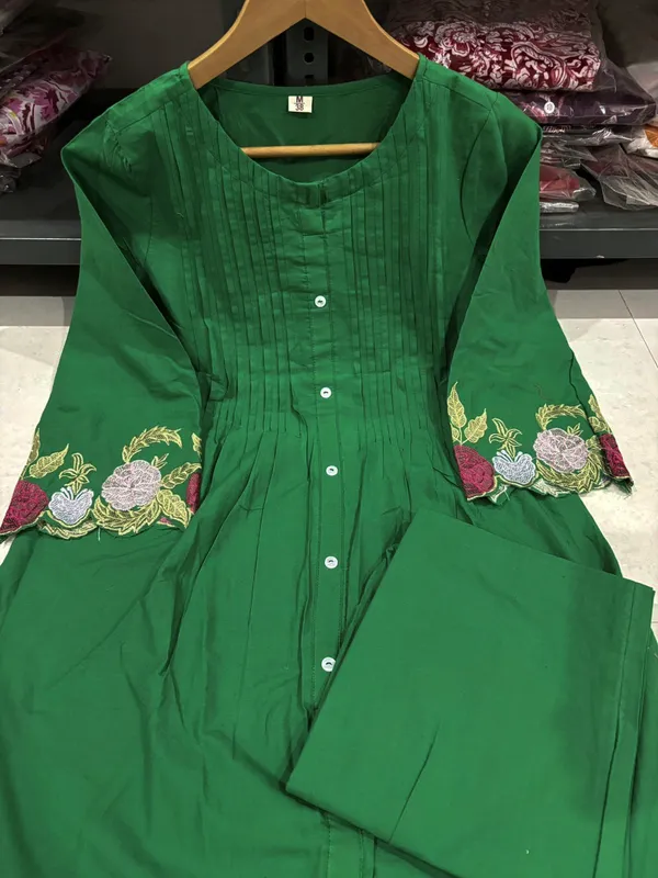 Green_Pleated_Floral_Kurta_Pant_Set_for_Women