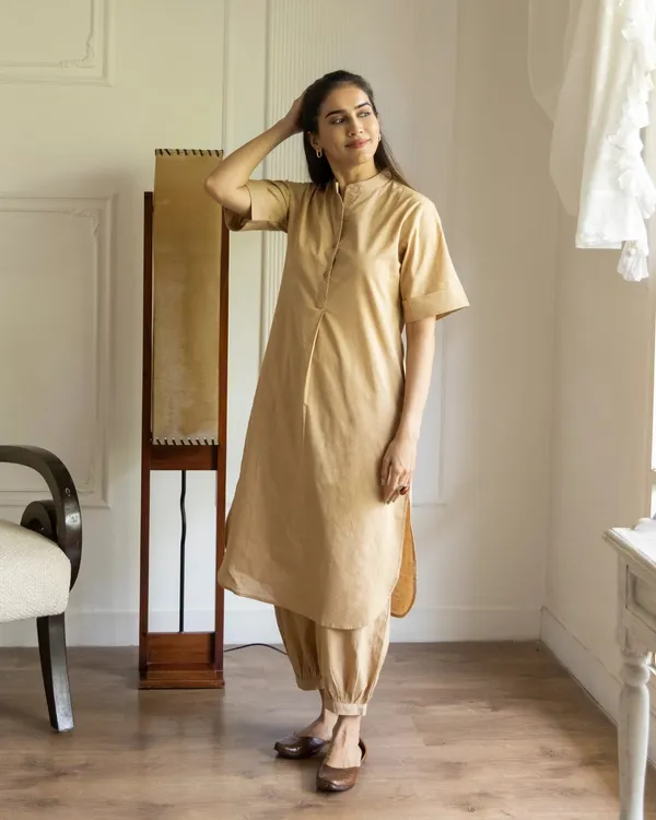 Beige_Straight_Fit_Kurta_Set_for_Women