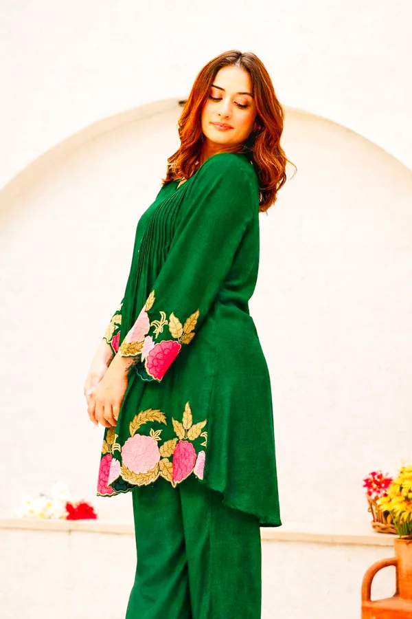 Green_Pleated_Floral_Kurta_Pant_Set_for_Women