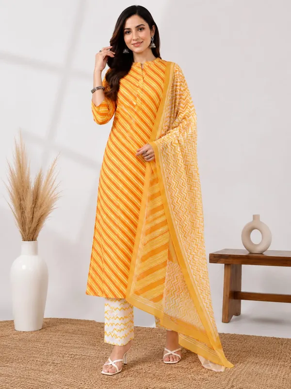 Yellow_Printed_Straight_Kurta_Set_For_Women