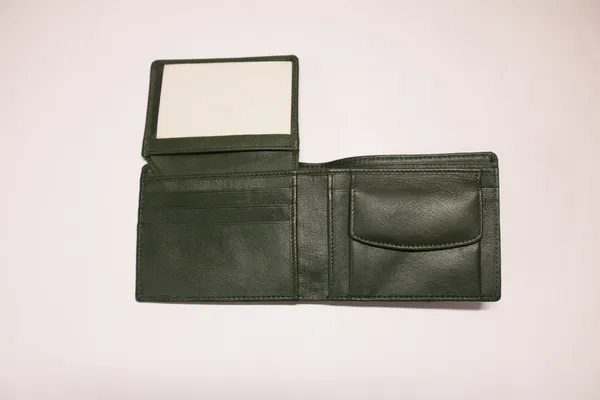 bifold_bottle_green_top_flap_wallet