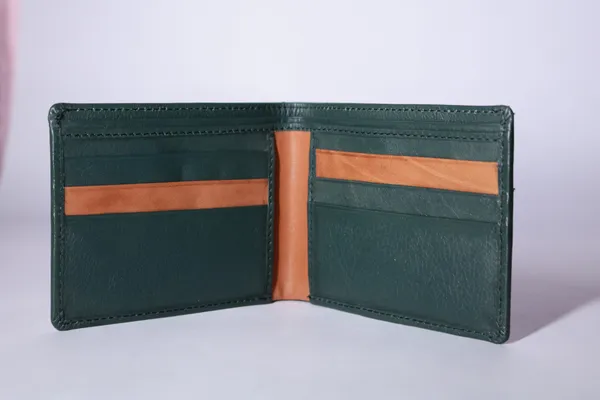 bifold_bottle_green_wallet