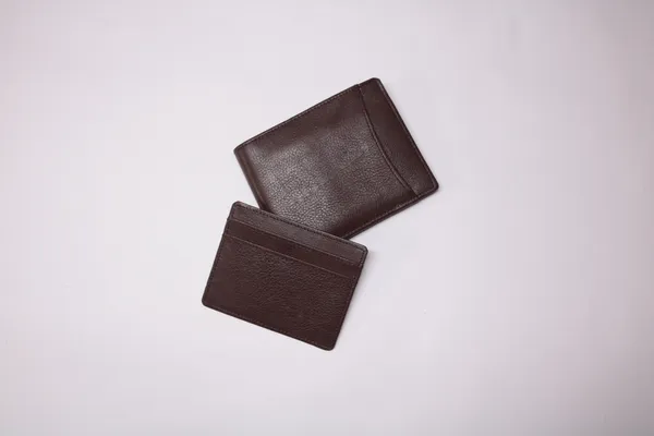 Brown_Leather_Bifold_Wallet_With_ID_Window_For_Men