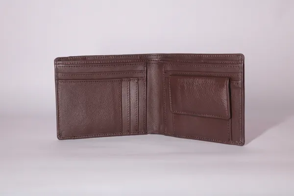 Brown_Leather_Bifold_Wallet_With_ID_Window_For_Men