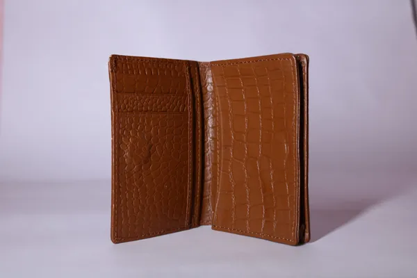 Brown_Leather_Vertical_Slim_Card_Holder_For_Men
