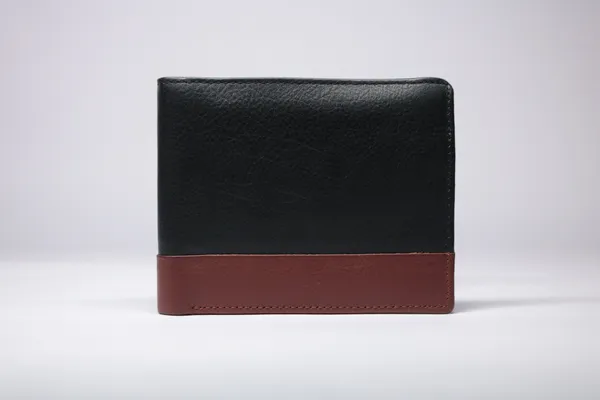 bifold_black_top_flap_wallet