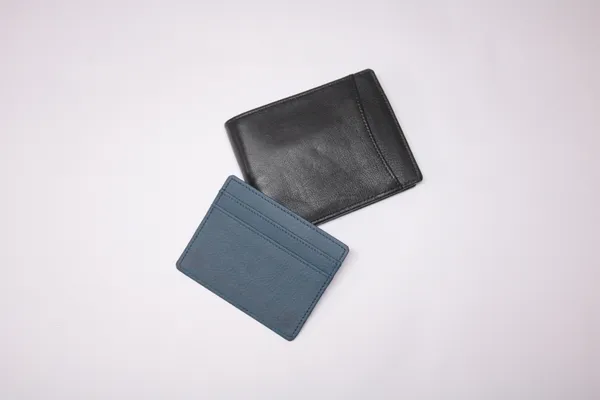 bifold_black_and_navy_blue_wallet_with_card_holder