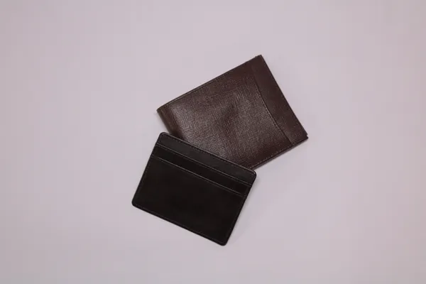 Brown_Textured_Leather_Bifold_Wallet_With_Card_Sleeve_For_Men