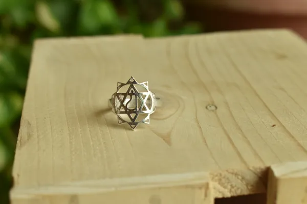 Silver_925_Sterling_Silver_Heart_Chakra_Ring_For_Unisex