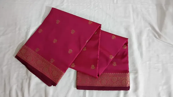 Magenta_Woven_Zari_Saree_For_Women