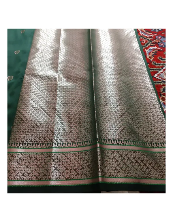 Green_Traditional_Floral_Border_Saree_For_Women