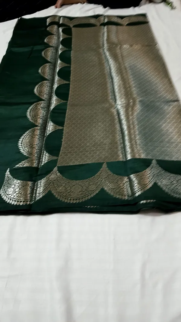 Dark_Green_Woven_Saree_for_Women