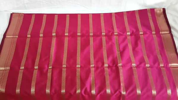 Magenta_Woven_Zari_Saree_For_Women