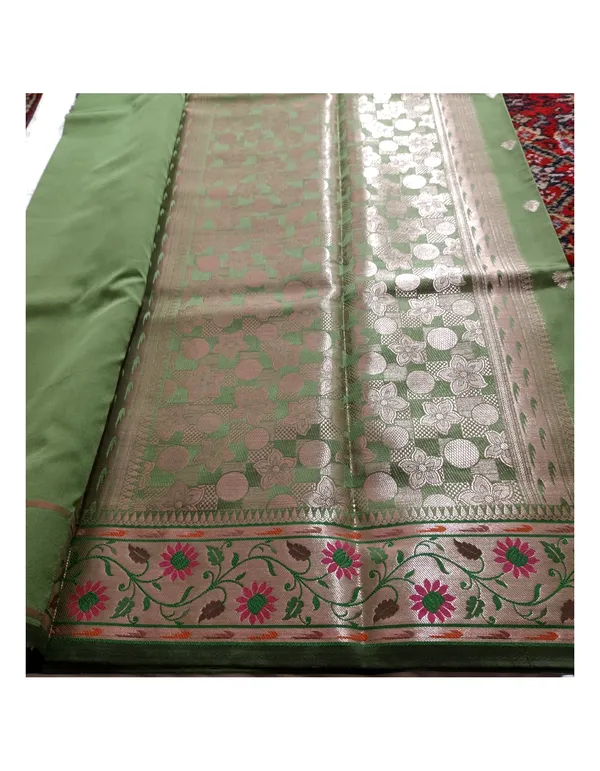 Green_Woven_Floral_Zari_Saree_for_Women