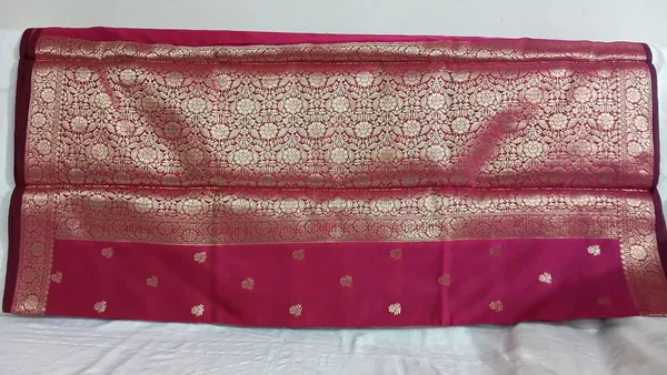 Magenta_Woven_Zari_Saree_For_Women