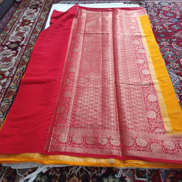 Yellow_Woven_Traditional_Saree_For_Women