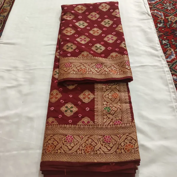 Maroon_Traditional_Patterned_Saree_for_Women